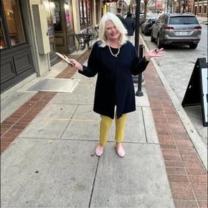 Meet your Posher, Laura